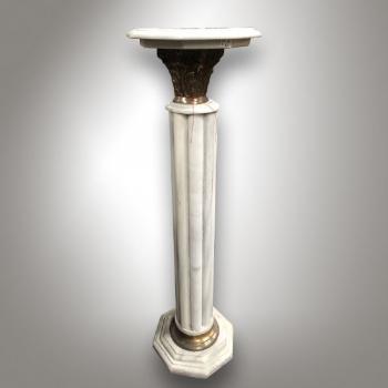 Mramorový podstavec / sloup Mramorový podstavec / sloup