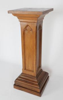 Velký neogotický podstavec Velký neogotický podstavec