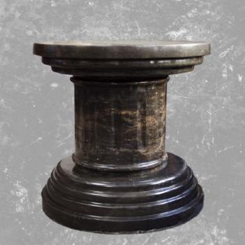 Mramorový podstavec Mramorový podstavec